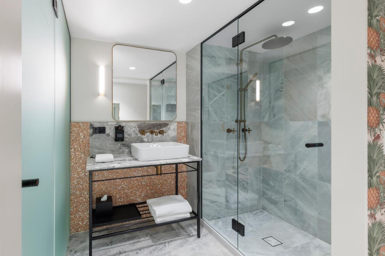Hotel 202 Elizabeth Sydney Exteriér fotografie A shower enclosure