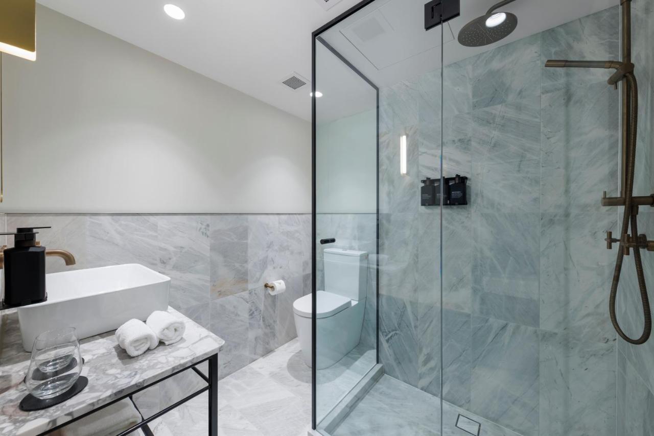Hotel 202 Elizabeth Sydney Exteriér fotografie A shower enclosure